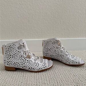 New! IMNYC Issac Mizrahi Lace Up White Shoes, 5.5